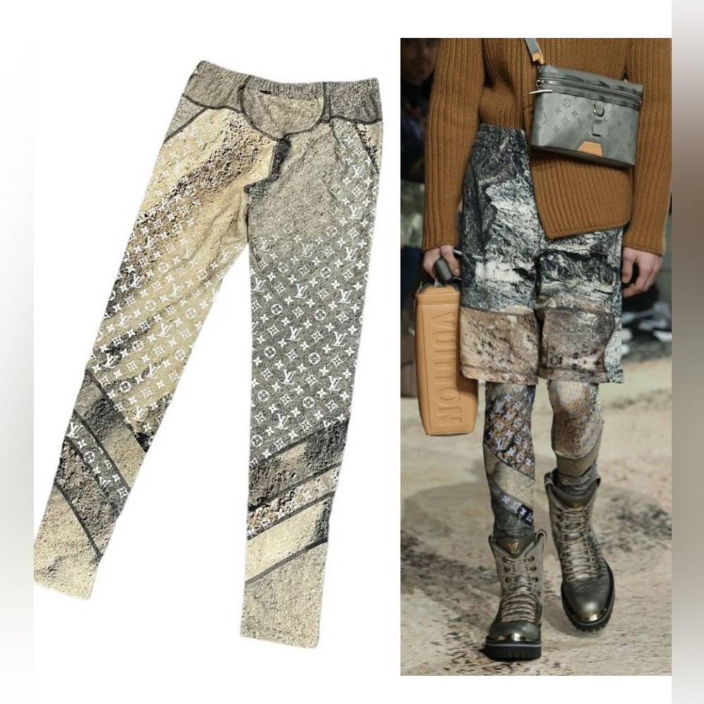Louis Vuitton Runway Reflective monogram Logo Leggings Size Small
EUC with box